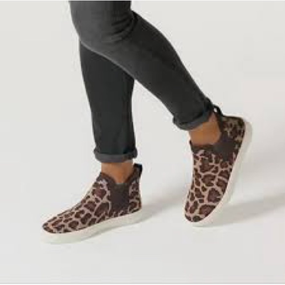 Rothy’s Wildcat Chelsea Sneaker size 9
